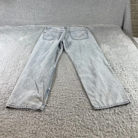American Eagle Outfitters 90s Boyfriend Jeans Light Wash Distressed Size 8 - Picture 11 of 13